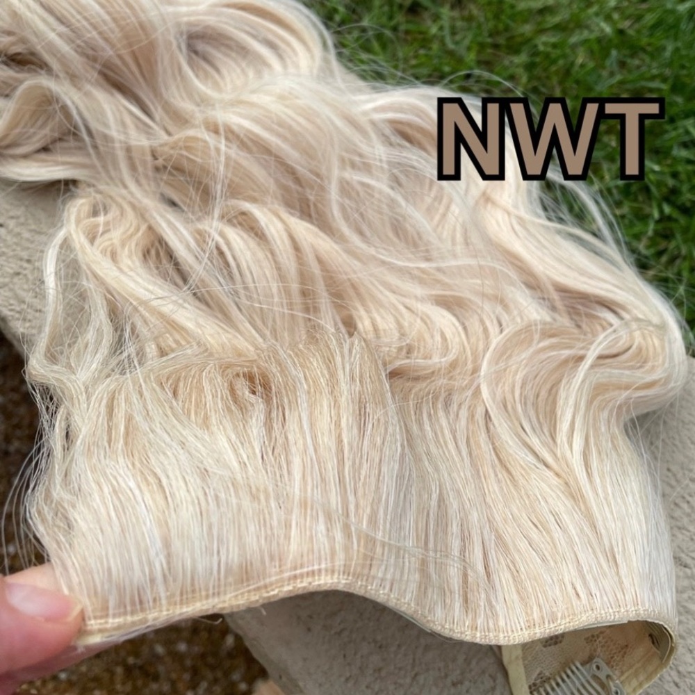 NWT 23” wavy ash blonde mix beach light beige hair extensions ONE piece